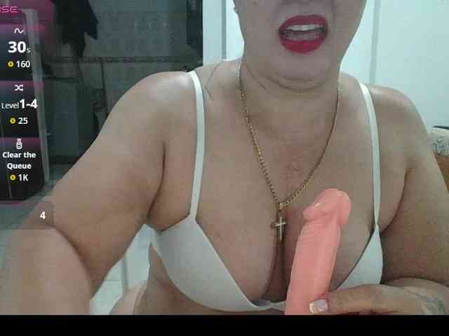 Hotmommyxxx webcam