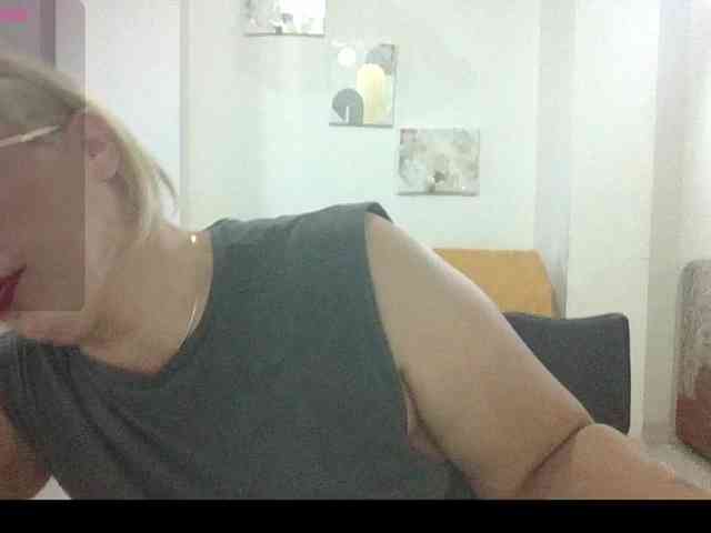 Hotmommyxxx webcam