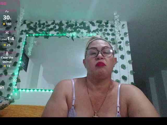Hotmommyxxx webcam