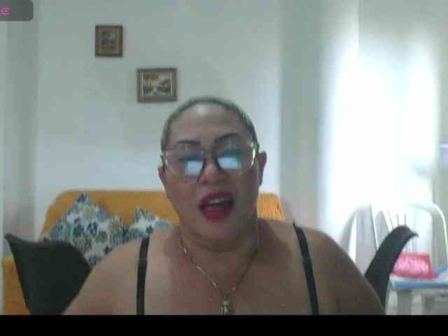 Hotmommyxxx webcam
