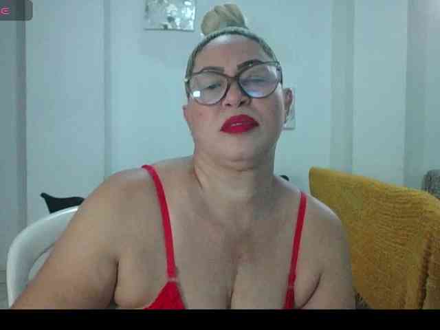 Hotmommyxxx webcam