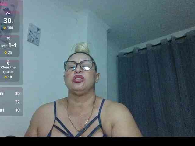 Hotmommyxxx webcam