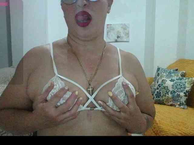 Hotmommyxxx webcam