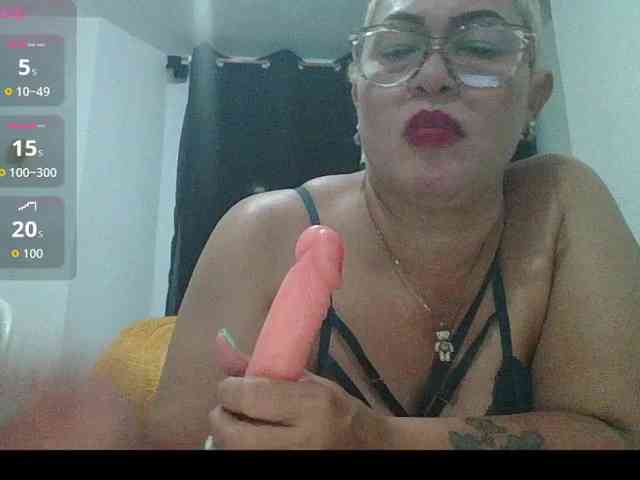 Hotmommyxxx webcam