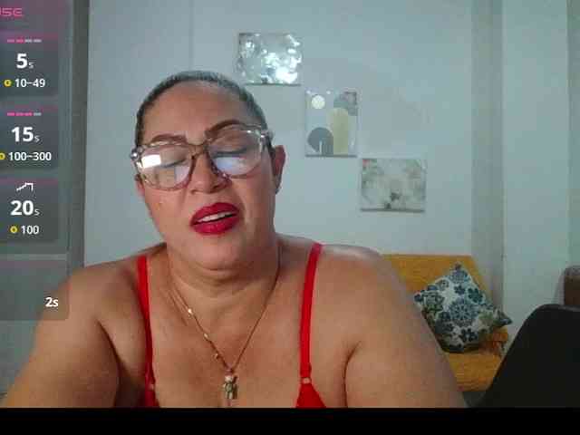 Hotmommyxxx webcam