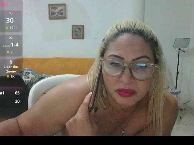 Hotmommyxxx webcam