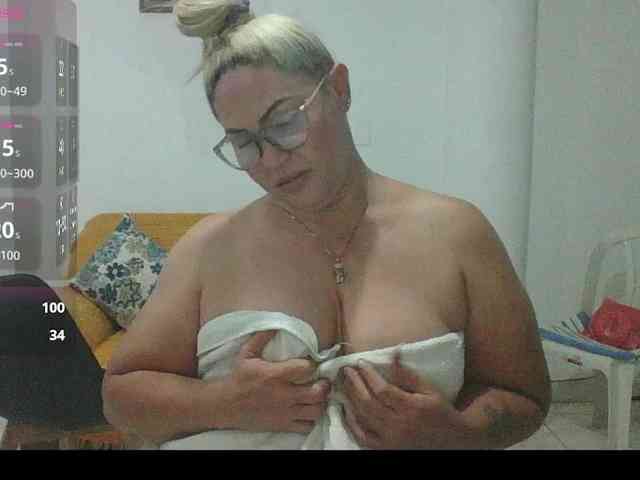 Hotmommyxxx Live Webcam on BongaCams