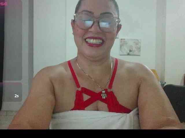 Hotmommyxxx webcam