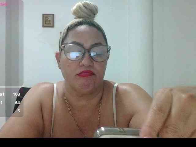 Hotmommyxxx webcam