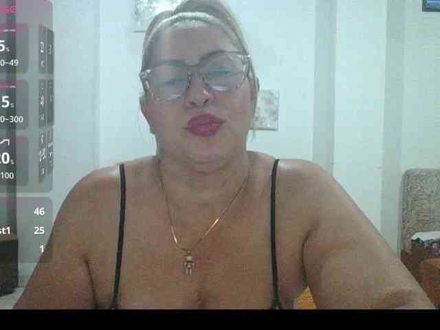 Hotmommyxxx webcam