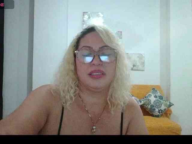 Hotmommyxxx webcam