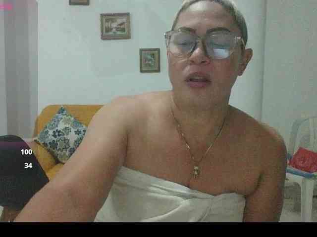 Hotmommyxxx webcam
