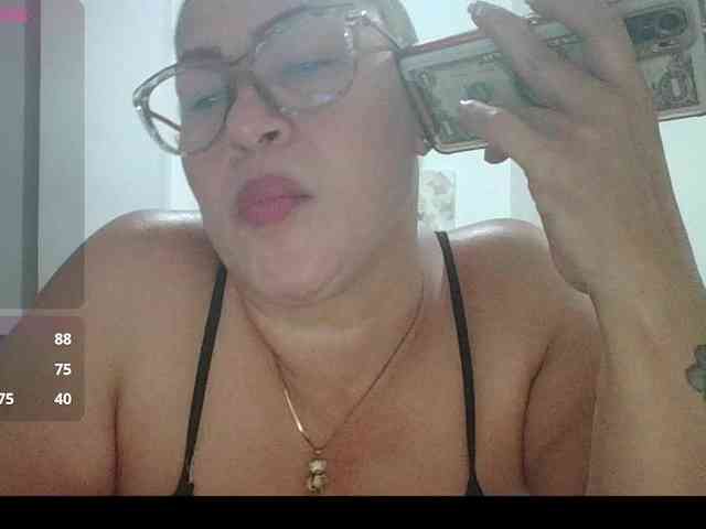 Hotmommyxxx webcam