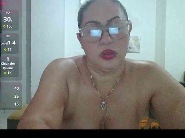Hotmommyxxx webcam