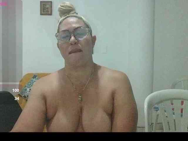 Hotmommyxxx webcam
