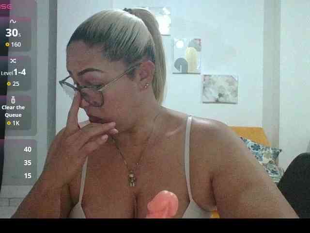 Hotmommyxxx webcam