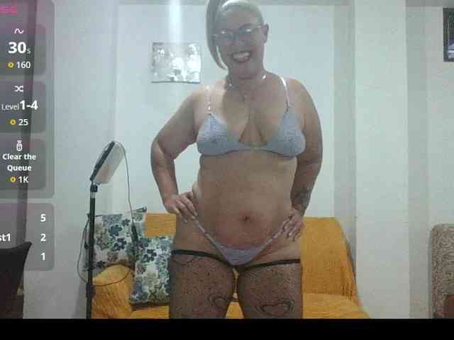 Hotmommyxxx webcam