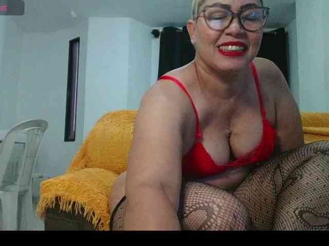 Hotmommyxxx webcam