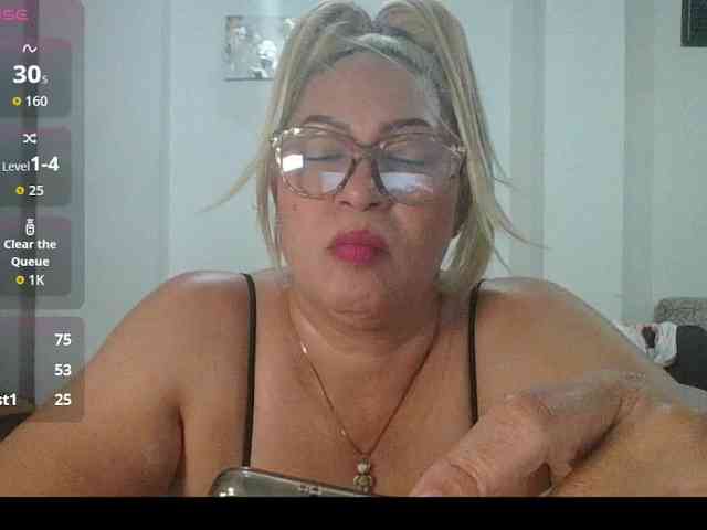 Hotmommyxxx webcam