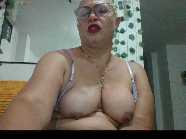 Hotmommyxxx webcam