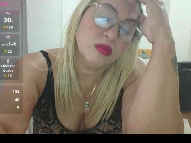 Hotmommyxxx webcam