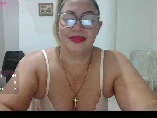 Hotmommyxxx webcam