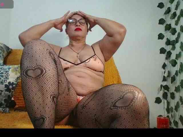 Hotmommyxxx webcam