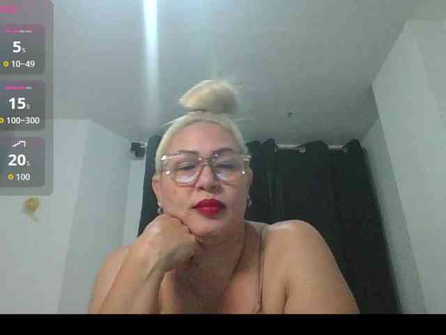 Hotmommyxxx webcam