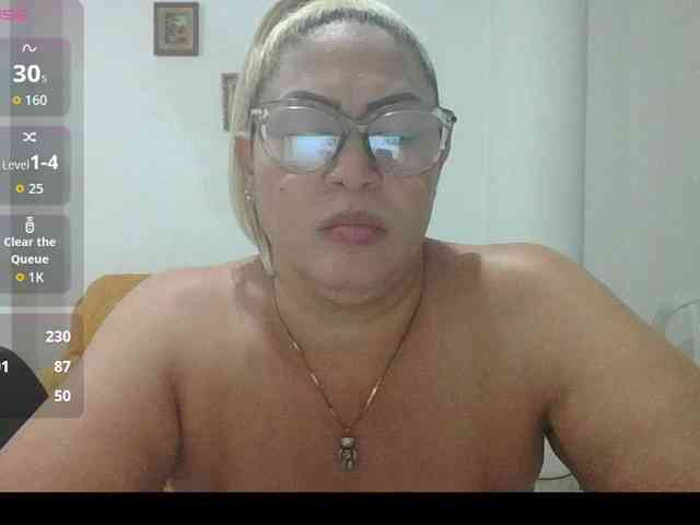 Hotmommyxxx webcam