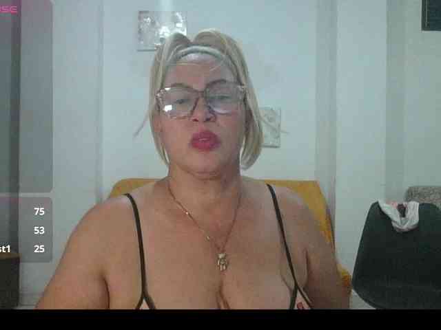 Hotmommyxxx webcam