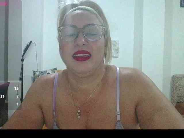 Hotmommyxxx webcam