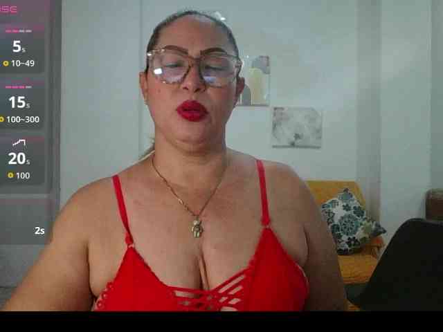 Hotmommyxxx webcam