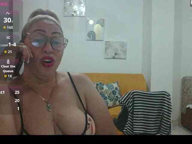 Hotmommyxxx webcam