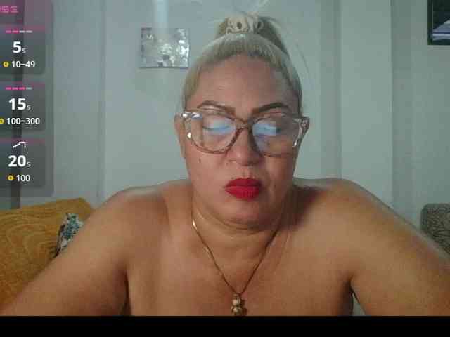 Hotmommyxxx webcam