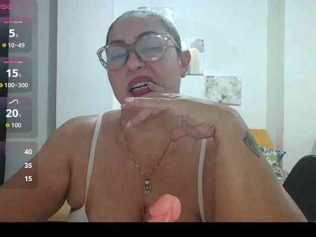 Hotmommyxxx webcam