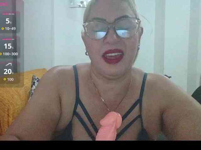 Hotmommyxxx webcam