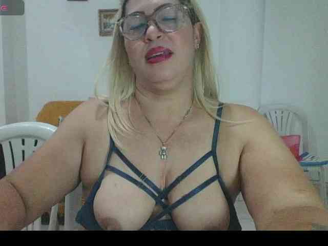 Hotmommyxxx webcam