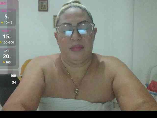 Hotmommyxxx webcam