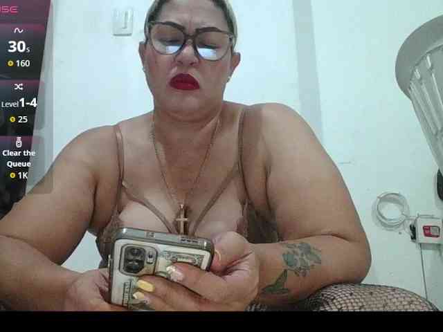 Hotmommyxxx webcam