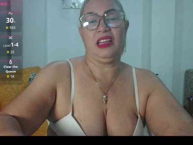 Hotmommyxxx webcam