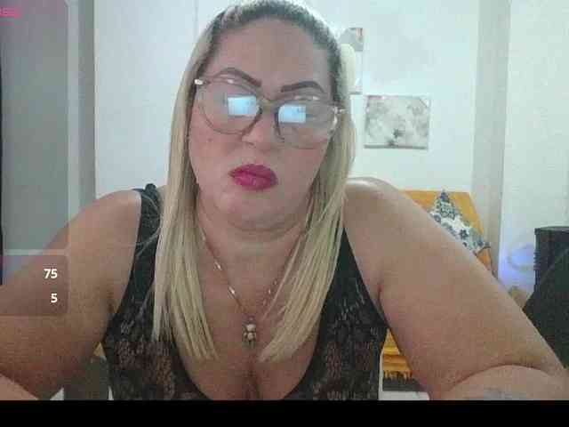 Hotmommyxxx webcam