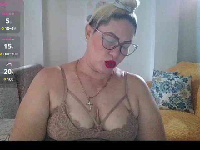 Hotmommyxxx webcam