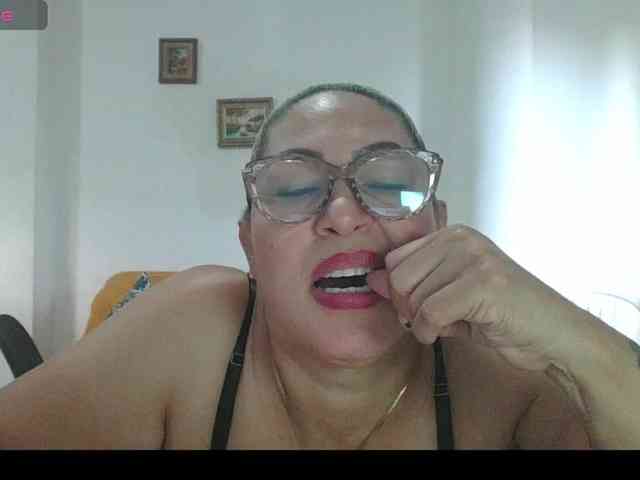 Hotmommyxxx webcam