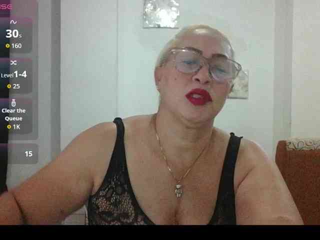 Hotmommyxxx webcam