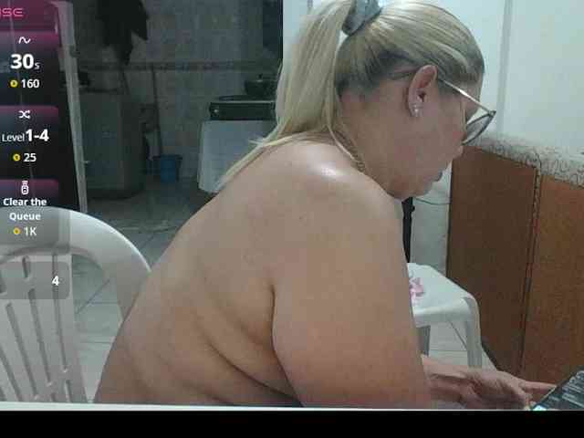 Hotmommyxxx webcam