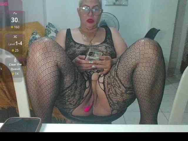 Hotmommyxxx webcam