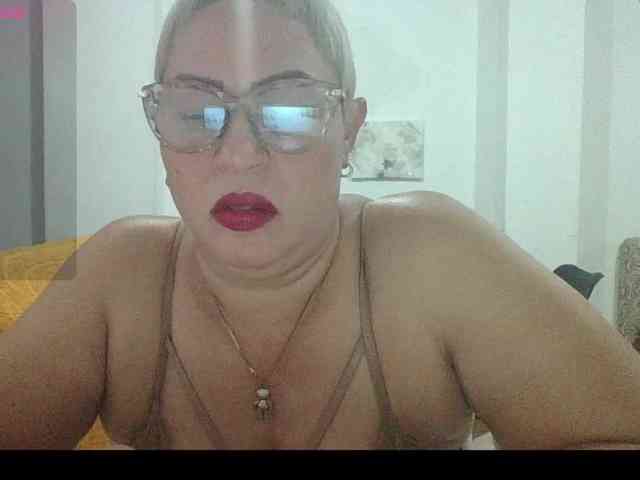 Hotmommyxxx webcam