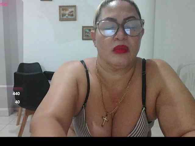 Hotmommyxxx webcam