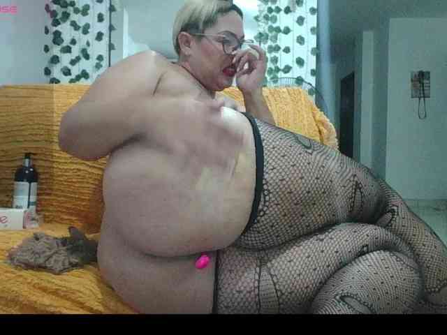 Hotmommyxxx webcam