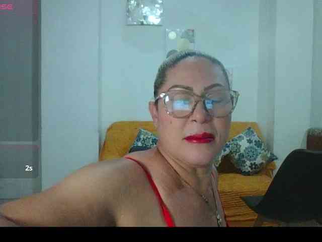 Hotmommyxxx webcam